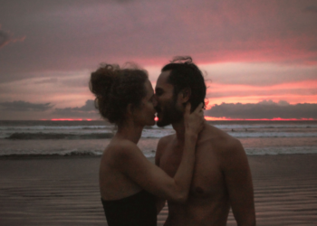 Couple celebrating their engagement on Sámara beach