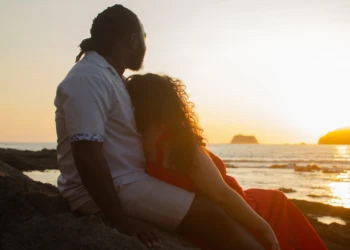 Engaged couple embracing on the beach at sunset in Sámara