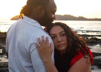 Engagement photoshoot on a tropical beach in Costa Rica