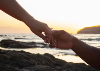 Engaged couple posing on a tropical beach in Sámara, Costa Rica